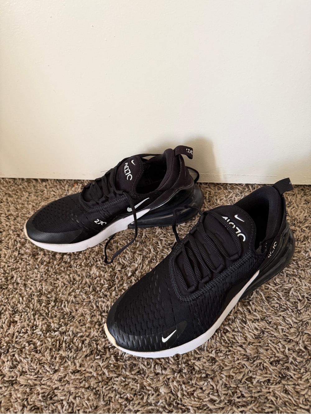 Nike Black/White Air-cushioned Athletic Sneakers no box